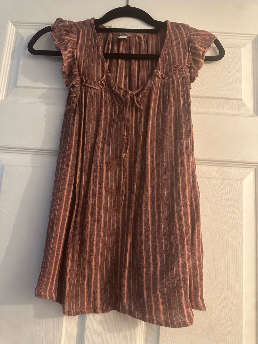 Old Navy Striped Flutter Sleeve Tie-Front Tunic - Rust